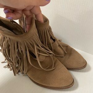 Bcbg Generation fringe festival boots. Tan women size 7.5